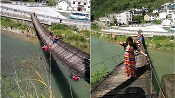 Bất chấp cảnh báo, hàng chục du khách ngã lộn từ cầu treo xuống sông