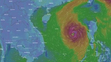 Bão số 10 giật cấp 15 áp sát các tỉnh Bắc miền Trung