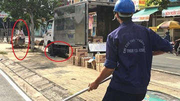 Khóc mếu cảnh lùng bắt chó thả rông trên phố