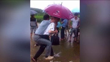 Những quan chức trên thế giới mất chức vì … bão