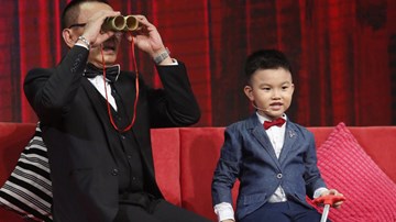 Bé Minh Khang 5 tuổi tái xuất khiến MC Lại Văn Sâm 'toát mồ hôi'