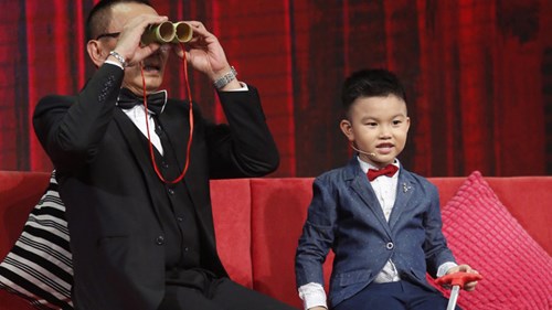 Bé Minh Khang 5 tuổi tái xuất khiến MC Lại Văn Sâm 'toát mồ hôi'