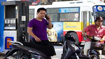 Gọi điện thoại ở trạm xăng có gây cháy nổ?