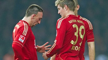 Kroos, Ribery giành quyền đá phạt bằng cách chơi oẳn tù tì