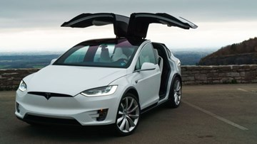 Dàn taxi “khủng” 50 xe Tesla vừa ra mắt ở Dubai