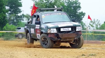 Bán tải Ranger 13 năm tuổi bất chấp các 