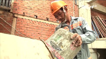 Anh công nhân cứu 8 người thoát khỏi đám cháy