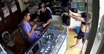 Triệu tập nghi phạm vờ mua iPhone, 