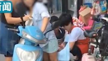 Đang đi xe máy, sản phụ trẻ bất ngờ sinh con ngay giữa phố