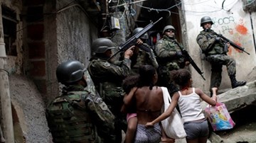Cảnh sát đụng độ 'giang hồ' tại Brazil, quân đội yểm trợ