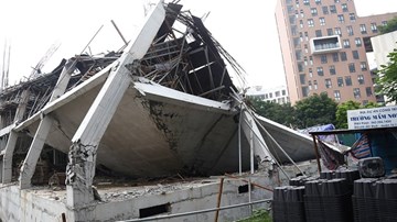 Sập trường mầm non đang thi công