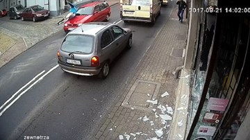 Quả báo dành cho tên côn đồ ngang nhiên phá hoại tài sản người khác
