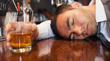 Tại sao uống bia, rượu lại say?