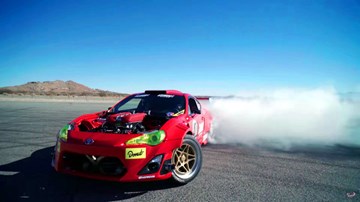 Toyota 86 độ động cơ Ferrari gặp nạn khi chạy biểu diễn