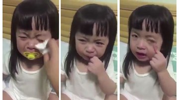 Khóc thì phải có nước mắt, bé có nhờ lau hộ đâu