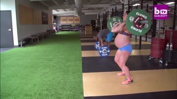Cô gái vác bụng bầu đẩy tạ khiến ai cũng đứng tim