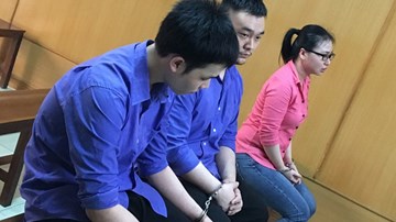 Bị cáo tham gia tạt axít nữ sinh xin chăm sóc nạn nhân suốt đời