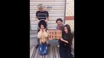 Tai nạn nghề nghiệp của cô gái 
