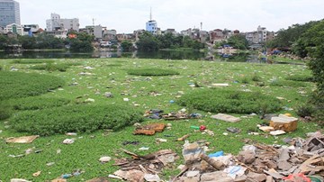 Hồ Linh Quang ở giữa Hà Nội đang bị bức tử