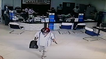 Lộ diện nghi phạm trong vụ cướp ngân hàng tại Vĩnh Long