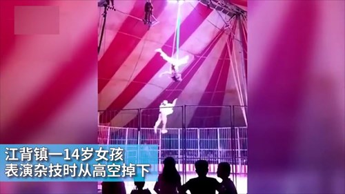 Nghệ sĩ 14 tuổi Trung Quốc ngã từ độ cao 3 m ngay trên sân khấu