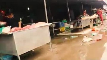 Đằng sau suất cơm bình dân