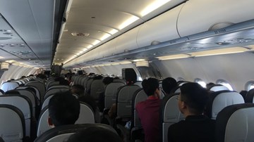 Công an điều tra vụ khách đi máy bay vừa hạ cánh là có taxi gọi