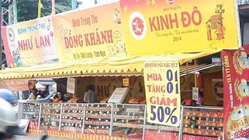 Bánh Trung thu hạ giá sau Rằm tháng Tám