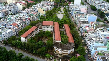 Vẻ âm u trong ngôi trường bỏ hoang nhiều năm ở Sài Gòn