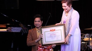 Hủy danh hiệu của 