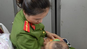 Nữ thiếu úy cho bé trai bú sữa: 'Nếu có điều kiện, tôi sẽ xin cháu về nuôi'