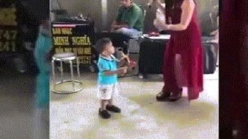 Cậu bé 3 tuổi hát Bolero cực ngọt 