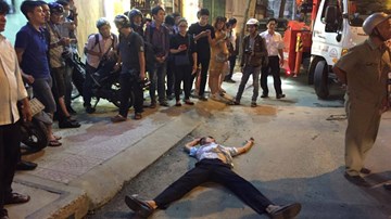 Tài xế đập ô tô, 'nằm vạ' khi bị ông Đoàn Ngọc Hải xử lý vi phạm