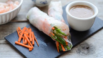 Phở và gỏi cuốn Việt Nam lọt vào top 50 món ăn ngon nhất thế giới
