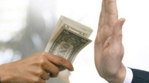 Bộ Y tế báo cáo không có cán bộ nhận quà sai quy định