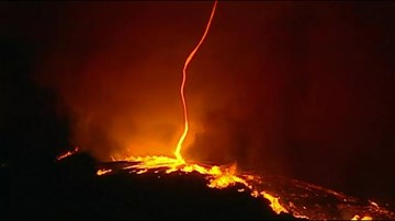 Vòi rồng 'quỷ lửa' đáng sợ xuất hiện trong cháy rừng ở Bồ Đào Nha