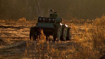 Robot sẵn sàng nghiền nát mọi vật cản