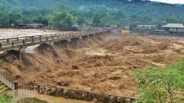 Yên Bái: Lũ lớn làm sập cầu, nhiều người chết