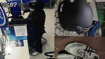 Xông vào ngân hàng cướp tiền táo tợn