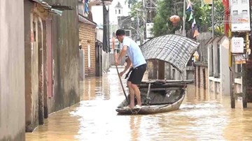 Hà Nội: Vỡ đê Chương Mỹ, ngàn dân vật lộn giữa dòng lũ