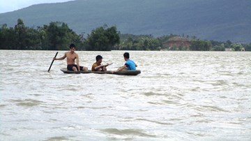Nhiều huyện ở Hòa Bình, Thanh Hóa, Hà Tĩnh cho học sinh nghỉ học