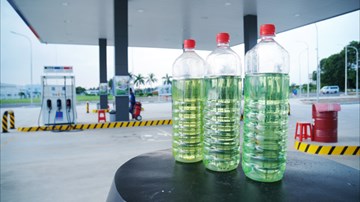 Trải nghiệm mua xăng Việt Nam và xăng 'chuẩn Nhật' với 20.000 đồng