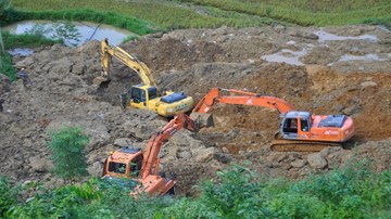 Khó khăn trong công tác tìm kiếm thi thể bị vùi lấp ở Hòa Bình