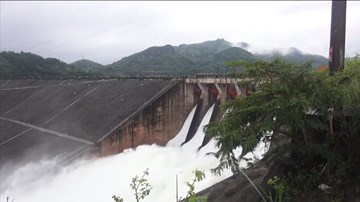 Ngập lụt bắt nguồn một phần từ việc xả lũ?