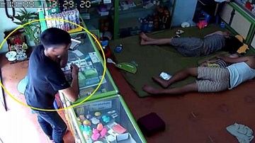 Chủ hiệu thuốc ngủ say không đóng cửa, khách nổi lòng tham lẻn vào trộm ví