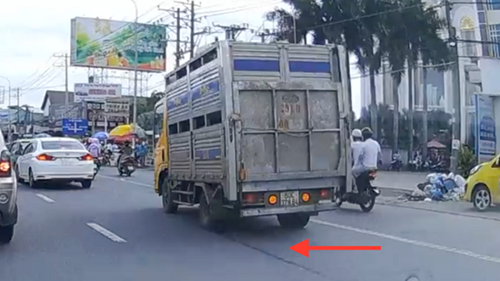 Xe tải lao thẳng vào đám đông xe máy phía trước ở Biên Hòa