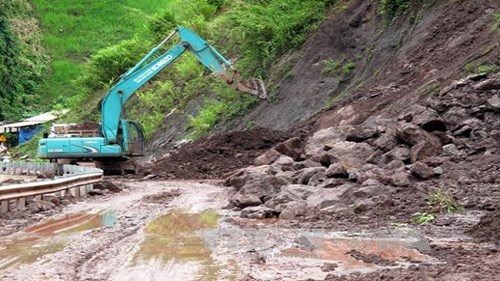 Nguy cơ sạt lở cao ở Bắc Bộ dù bão số 11 suy yếu