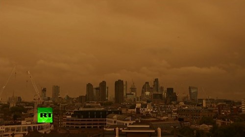 Bầu trời London nhuốm đỏ u ám như tận thế