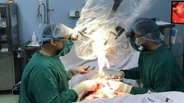 Bị bỏng “của quý” vì để bật lửa trong túi quần