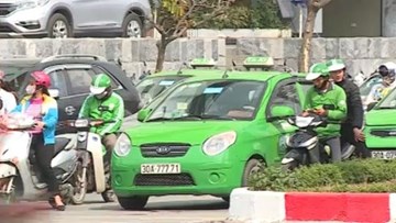 Hà Nội yêu cầu Uber, Grab báo cáo lượng xe tham gia thí điểm